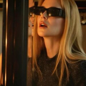 Nicole Kidman posing half-nak*d