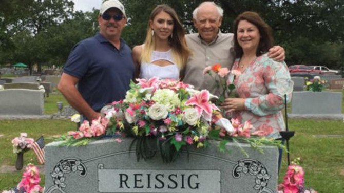 Stranger Keeps Secretly Visiting Soldier’s Grave