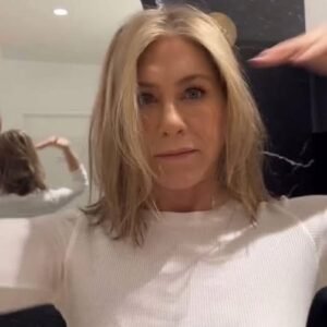 Jennifer Aniston Shows 0ff More Than She Wanted