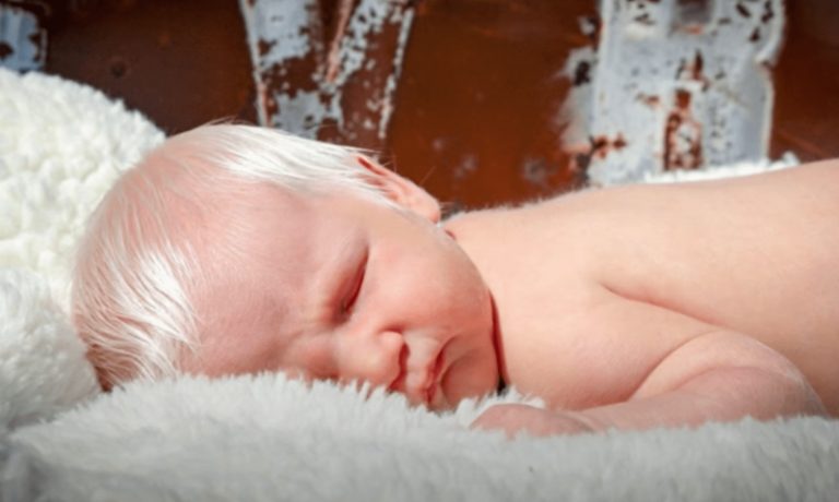 When The Baby Is Born With Snow-White Hair,