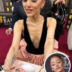 Photo Of Ariana Grande Turns Heads After