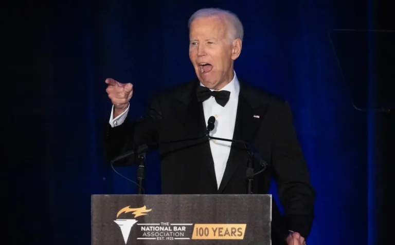 Biden Stumbles Through Speech At Black-Tie