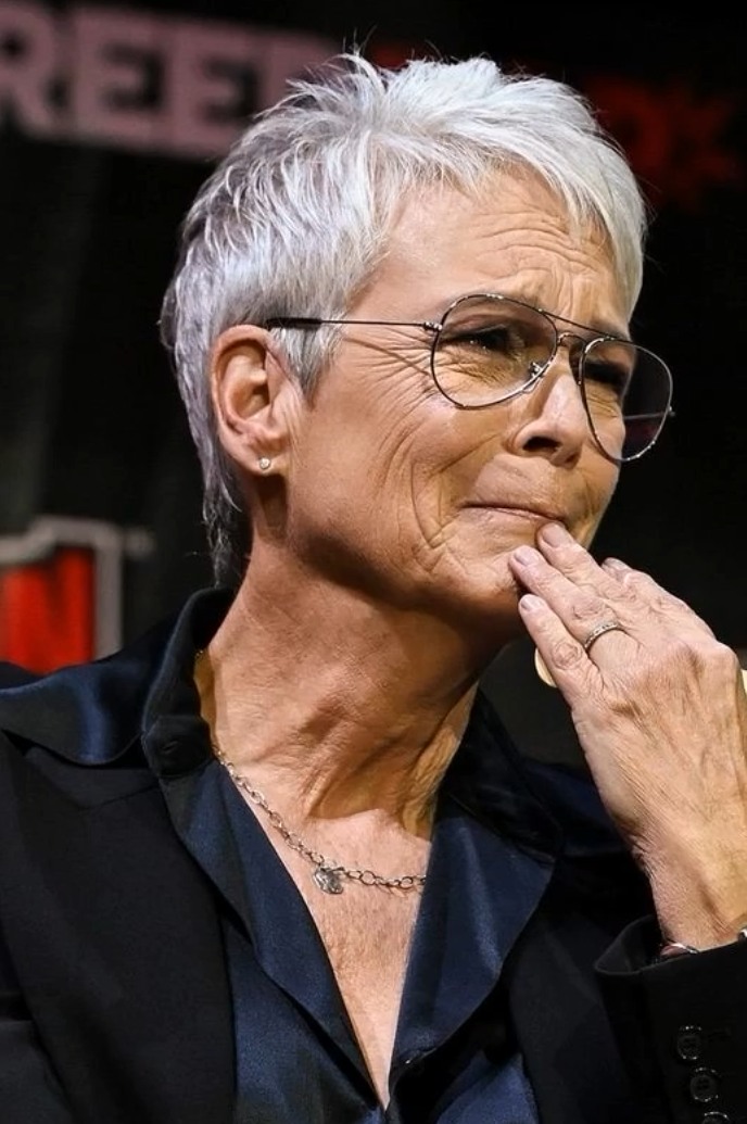Jamie Lee Curtis overwhelmed with grief