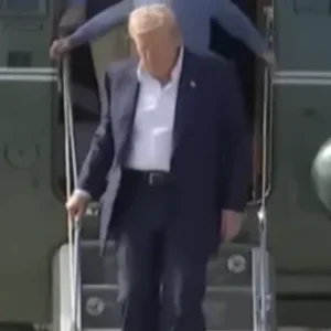 Photo Of Trump Boarding Air Force One Turns Heads