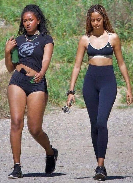 Malia and Sasha Obama party with rapper Drake