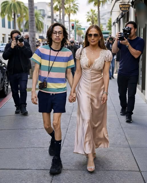 Jennifer Lopez’s Emotional Family Journey: A Mot